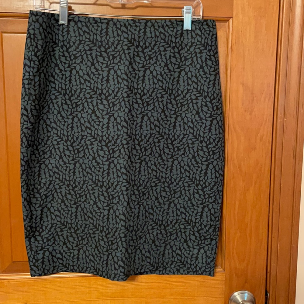 LOFT lined patterned pencil skirt